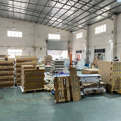 Dobra cena. Maty i błyszczący film laminacyjny China Factory OEM Custom PVC w Internecie